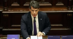 La inflación proyectada por el gobierno es de 139,7% y la devaluación mensual será del 2%