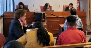 La mujer acusada de incendiar a su pareja en Villa Lavalle fue absuelta por el beneficio de la duda