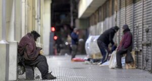 En el mes de abril una familia tipo necesitó 800 mil pesos para no ser pobre