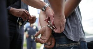 Detuvieron a un hombre acusado de femicidio tras ser extraditado desde Bolivia