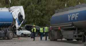 Conmoción: explotó un camión cisterna y murió un joven de 20 años