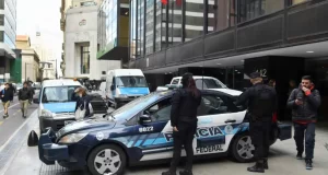 Se filtraron los chats donde punteros políticos extorsionan a los que reciben planes para que asistan a las marchas