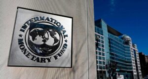 El FMI desembolsará $800 millones de dólares para el país y ve un futuro positivo económicamente