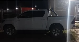 La policía de Santiago detuvo a dos salteños que portaban miles de dólares y droga