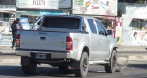 Fuerte choque entre una camioneta y un móvil policial en Ruta 26