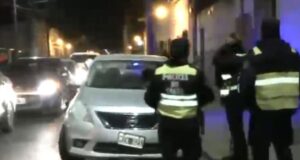 Conductora chocó, se negó a hacerse el test de alcoholemia y huyo al no tener la licencia