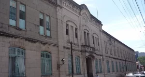 Colegio Salesiano: Despiden a una docente acusada de atar a los niños a las sillas