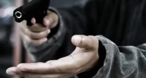 Investigan un violento asalto a mano armada una pareja en El Quebrachal