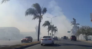 Durante la tarde se produjo un fuerte incendio de pastizales en cercanias del estadio Martearena