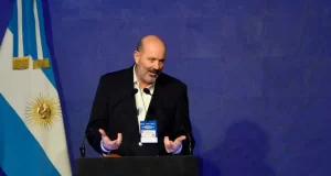 Desde Gobierno anuncian que el capítulo de la reforma laboral de la Ley de Bases será reglamentada