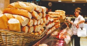 Entro a una panadería para robar, los vecinos lo detuvieron y lo lincharon