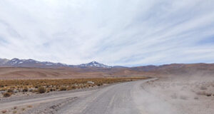 Accidente fatal: Un camión cisterna volcó y el conductor falleció en la Puna Salteña