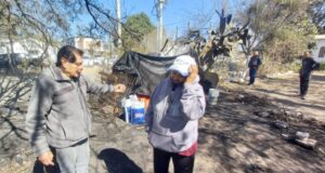 Totalmente abandonados, la familia que sufrió la quema de su vivienda paso la noche a la deriva