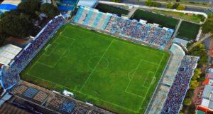 Gimnasia recibe a Colón en un duro encuentro que no contará con público visitante