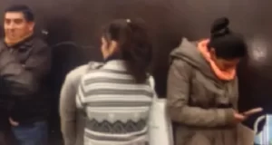 Como todos los años, los padres ya acampan fuera de los colegios para poder inscribir a sus hijos