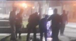 Orán: Tras un fuerte choque entre dos motos, tuvieron que ser hospitalizadas dos chicas