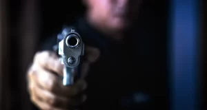 Polémica: Un policía habría amenazado a su ex pareja delante de sus hijos