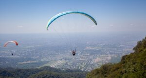 Un hombre falleció en un trágico accidente en el cerro Ala Delta mientras practicaba parapente