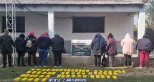 Diez mujeres fueron detenidas por llevar más de 62 kilos de cocaína adosada al cuerpo