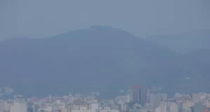 Incendios en el Amazonas cubren a Salta de humo; máxima de 30ºC hoy