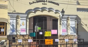 Escuela Sarmiento: definen dónde continuarán las clases tras el cierre por intoxicación