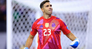 Dibu Martínez aclara su sanción en un posteo tras la decisión de la FIFA