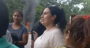 Detienen a mujer por agredir a la Intendenta de Mosconi: Familiares dicen que «es injusto»