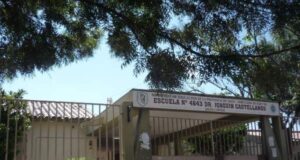 Padres y docentes piden volver a la Escuela Castellanos tras dos años de obras