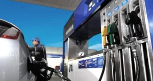 Estaciones de servicio deberán mostrar si cobran tasas municipales en los surtidores