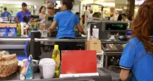 Comercio acuerda sueldo mínimo de $960.000 para trabajadores