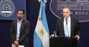 Gobierno anuncia quita de impuestos en compras al exterior