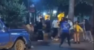 Chicoana: jóvenes protagonizan una brutal pelea a la salida de un boliche