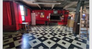 En el edificio de la Universidad Madres de Plaza de Mayo encontraron un boliche clandestino