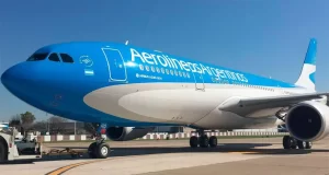 Medidas gremiales de pilotos llevan a Aerolíneas Argentinas a suspender la discusión salarial