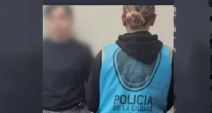 Detienen a una oficial de la Policía de la Ciudad por presunta complicidad en fuga de presos