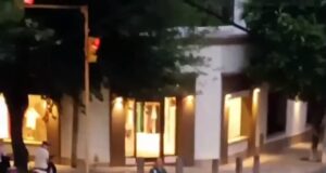 Metán: Mujer en moto intentó fugarse y amenazó a un inspector con un cuchillo