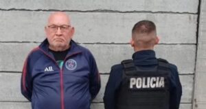 El policía retirado que mató a su vecino por el volumen de la música podría seguir detenido