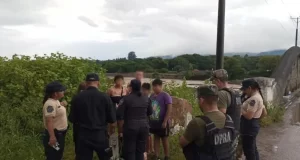Rescatan a una familia atrapada por la crecida del río Wierna en La Caldera