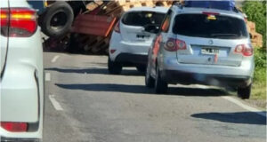 Accidente en Ruta 9: un camión volcó cerca de Palomitas