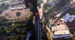 Brasil: Una avioneta se estrelló contra un colectivo y dejó dos muertos
