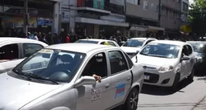 Hackearon el WhatsApp de un remisero y estafaron a más de 200 personas