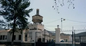 Violencia y polémica en Villa Las Rosas: apuñalaron seis veces a un interno todo por el uso de un celular