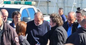 Javier Milei visitó Bahía Blanca para supervisar la asistencia a las víctimas del temporal