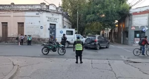 Choque entre una ambulancia y una camioneta en el macrocentro de Salta