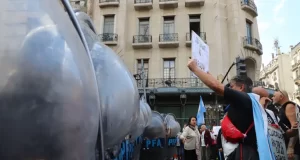 Nueva jornada de protesta: jubilados y universidades marchan al Congreso