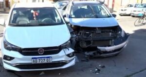 Choque en pleno centro de Salta: una conductora no tenía licencia