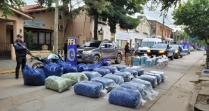 Golpe al narcotráfico en Orán: detienen a cuatro personas y secuestran droga, armas y contrabando