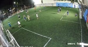 Violento enfrentamiento entre barras de Vélez y policías de civil en una cancha de fútbol 5