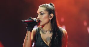 María Becerra fue intubada nuevamente tras una cirugía por una hemorragia interna