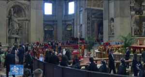 EN VIVO: Multitudinaria despedida al papa Francisco en la Basílica de San Pedro